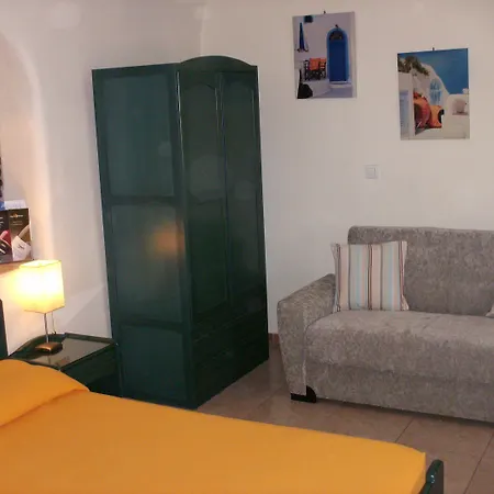 Fotinos Oia (Santorini)